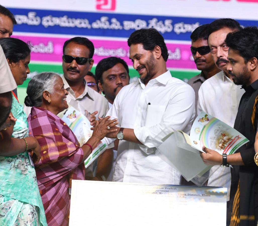 CM Jagan On AP Assigned Lands and Lanka Lands Distribution - Sakshi11