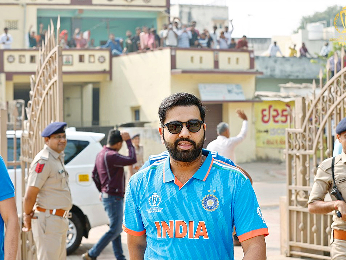 Captains Rohit Sharma and Pat Cummins with the trophy ahead of 2023 World Cup final Photos - Sakshi10