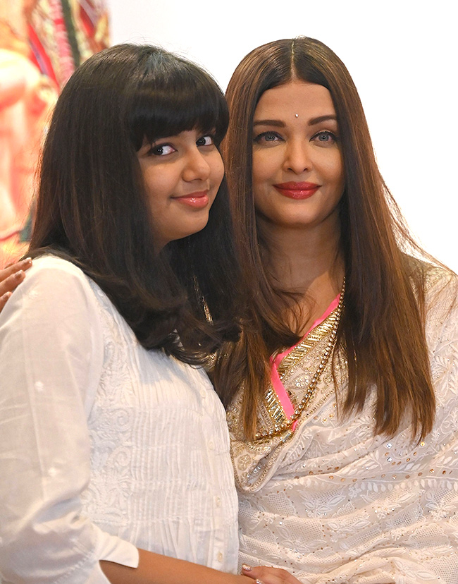 Aishwarya Rai with daughter Aaradhya Bachchan celebrates her 50th birthday - Sakshi5