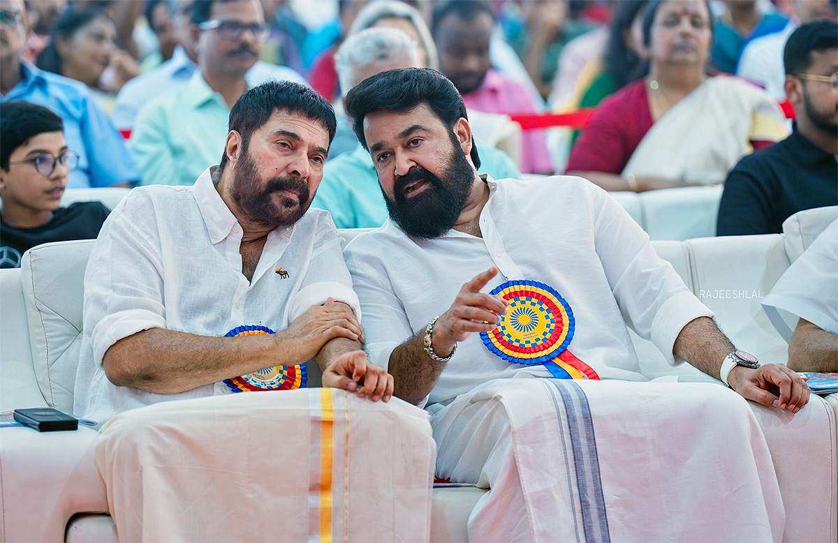 Mohanlal Mammootty and Kamal Haasan attend Keraleeyam 2023 Photos - Sakshi14