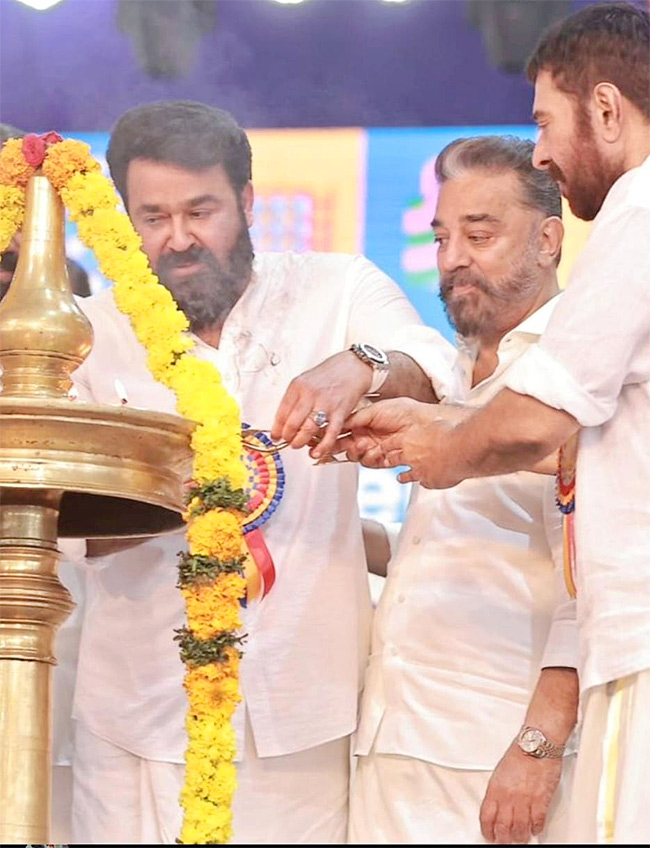 Mohanlal Mammootty and Kamal Haasan attend Keraleeyam 2023 Photos - Sakshi15