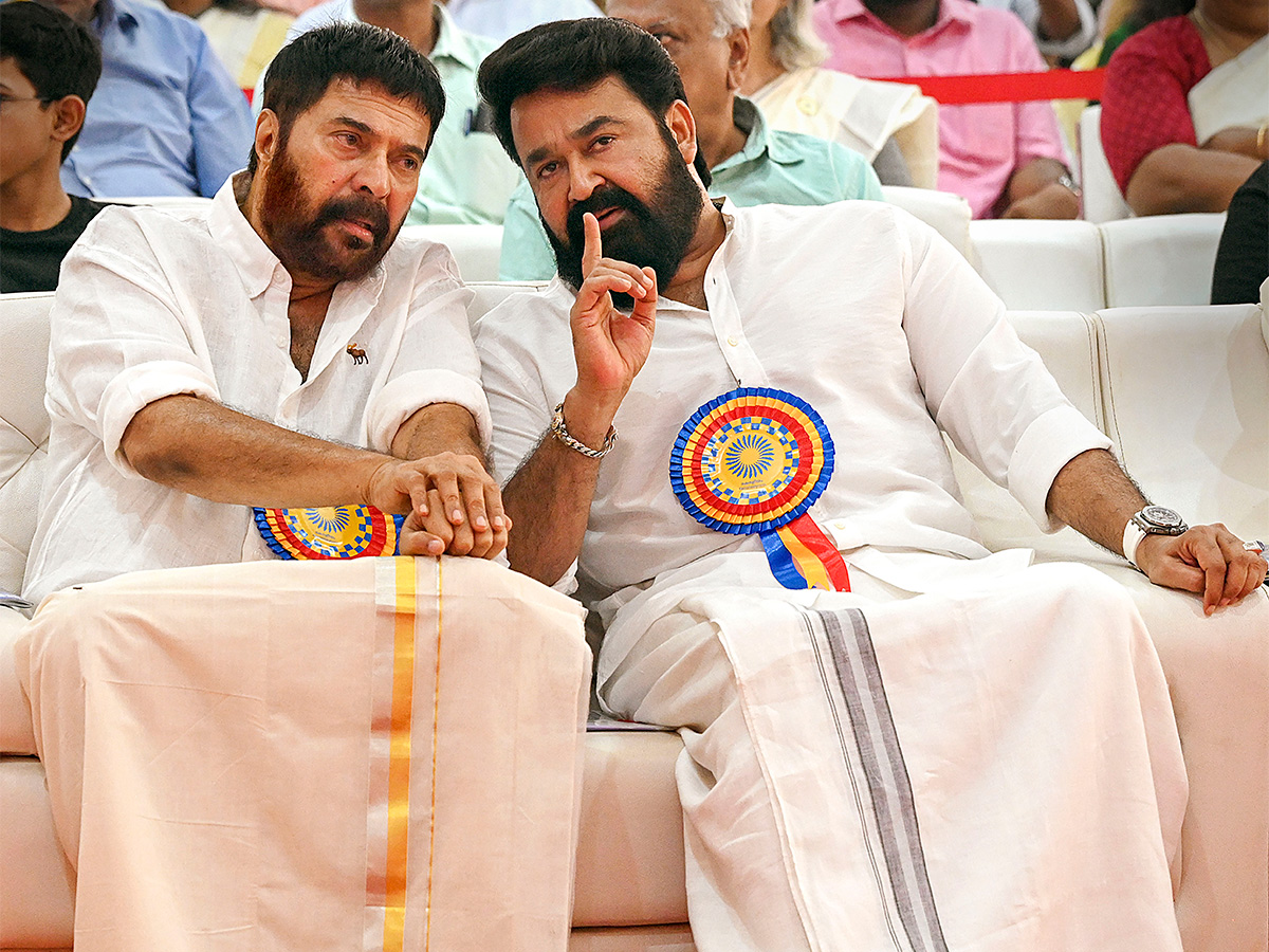 Mohanlal Mammootty and Kamal Haasan attend Keraleeyam 2023 Photos - Sakshi5