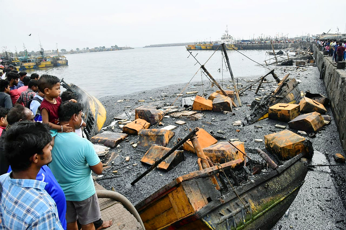 Boats Burnt In Visakhapatnam Fishing Harbour Photos - Sakshi10