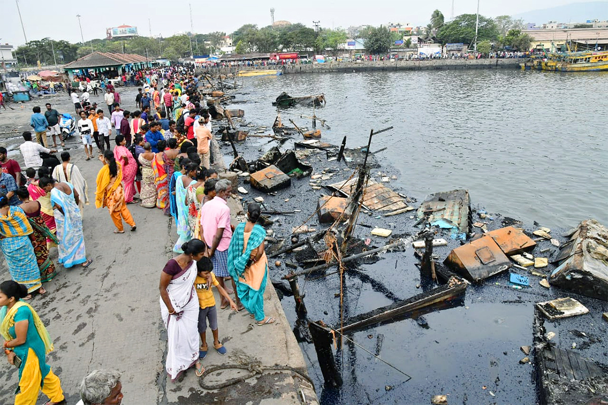 Boats Burnt In Visakhapatnam Fishing Harbour Photos - Sakshi12