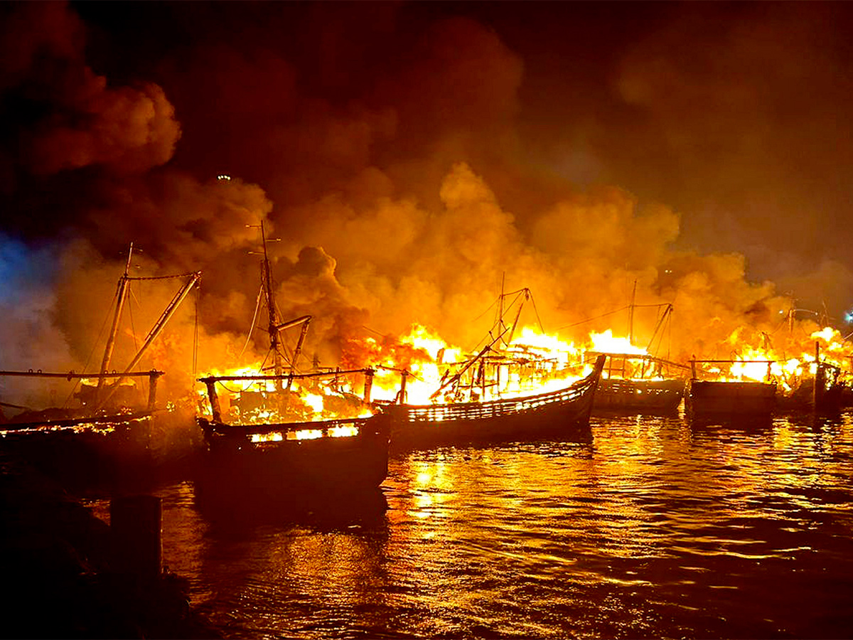 Boats Burnt In Visakhapatnam Fishing Harbour Photos - Sakshi13