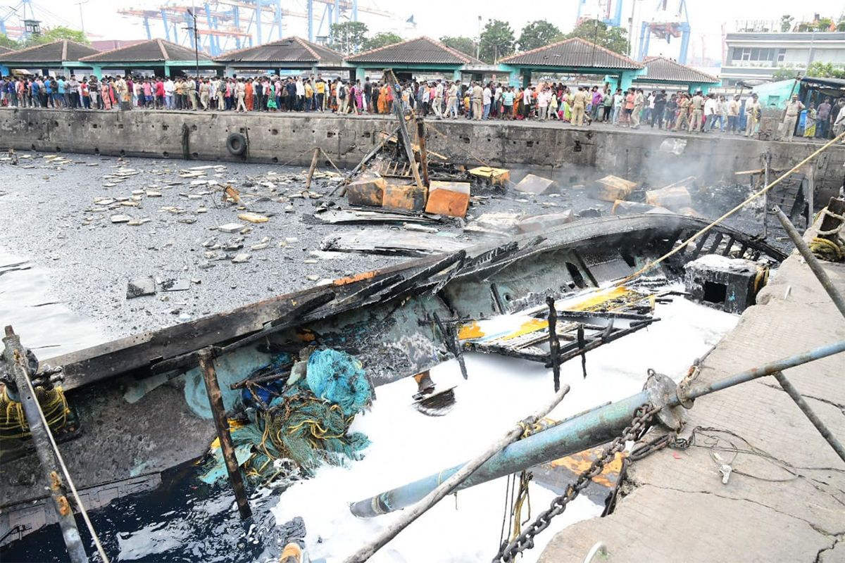 Boats Burnt In Visakhapatnam Fishing Harbour Photos - Sakshi14