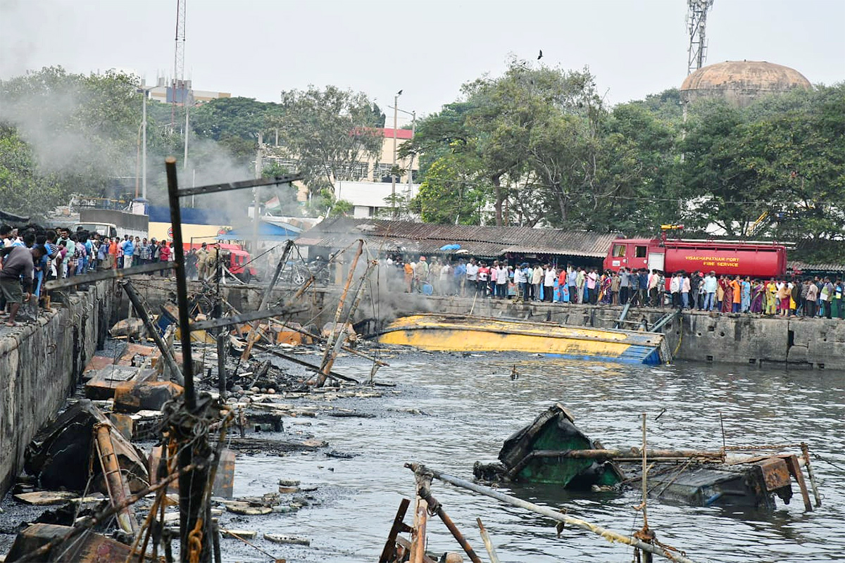 Boats Burnt In Visakhapatnam Fishing Harbour Photos - Sakshi3