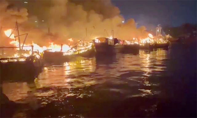 Boats Burnt In Visakhapatnam Fishing Harbour Photos - Sakshi4