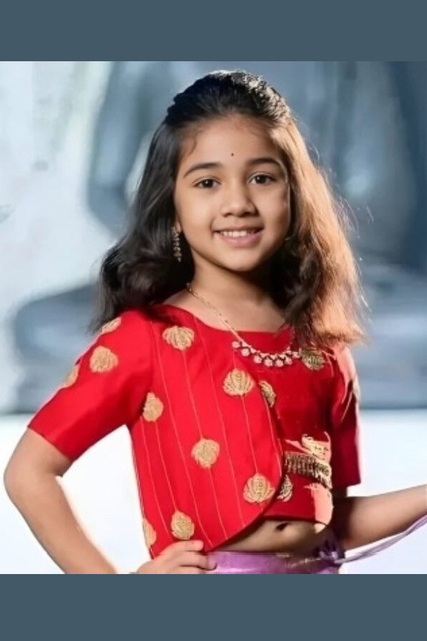 Allu Arjun wishes daughter Arha on birthday with new pics - Sakshi14