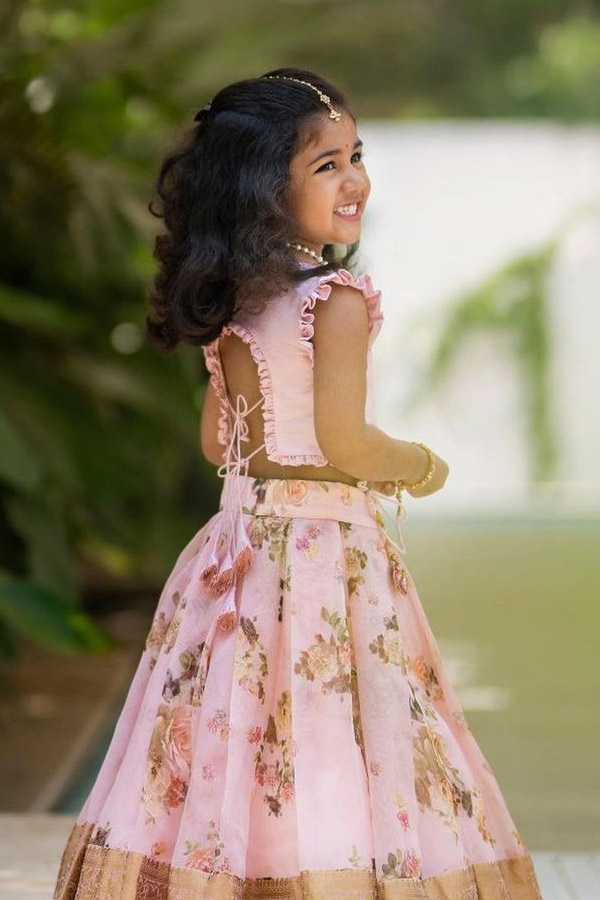 Allu Arjun wishes daughter Arha on birthday with new pics - Sakshi20