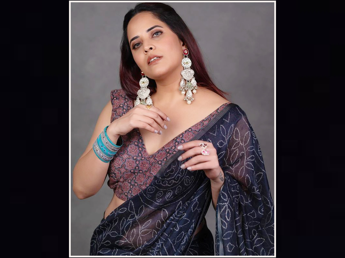 Anasuya Bharadwaj In Traditional Attire - Sakshi1