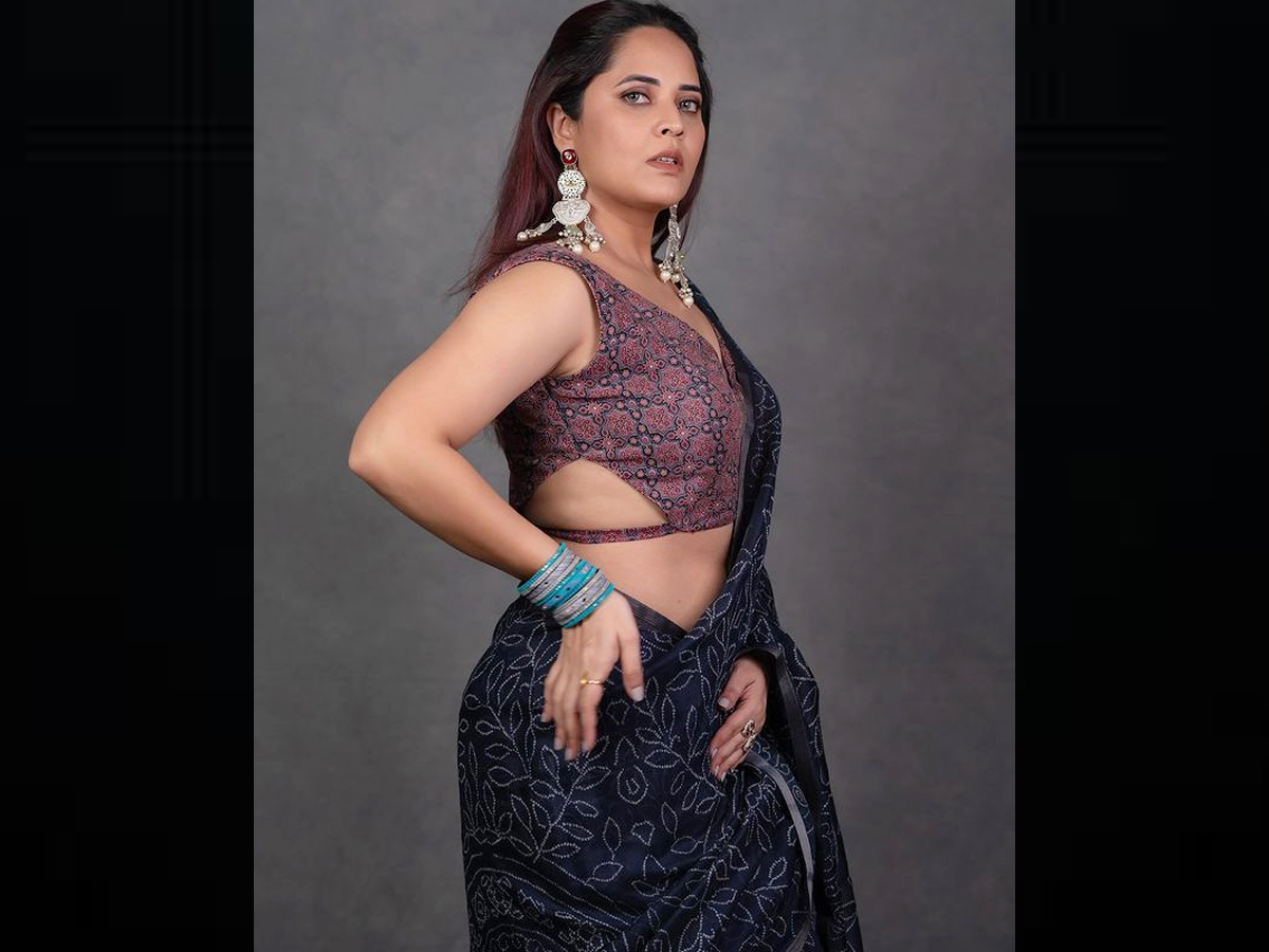 Anasuya Bharadwaj In Traditional Attire - Sakshi2