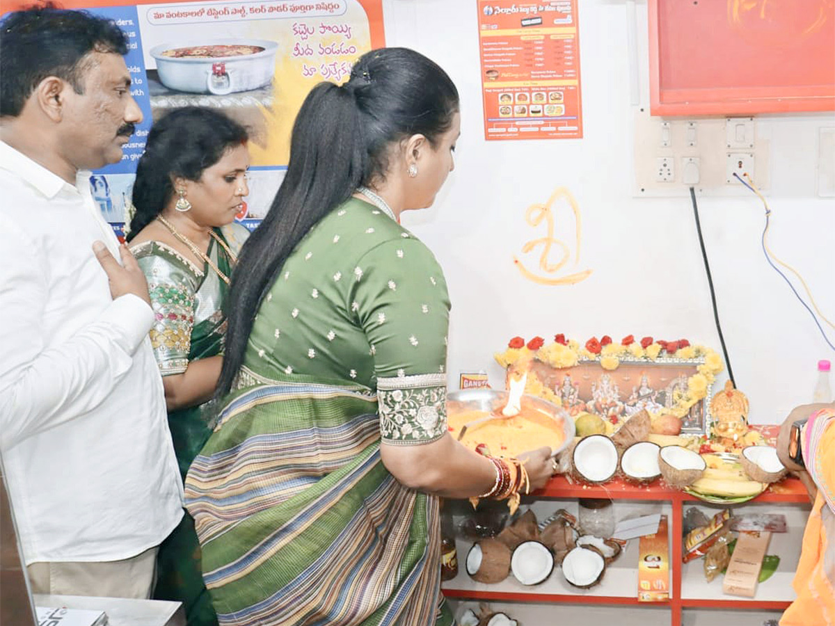 Minister RK Roja Launch Nelluru Peddareddy Chepala Pulusu At Tirupati - Sakshi7