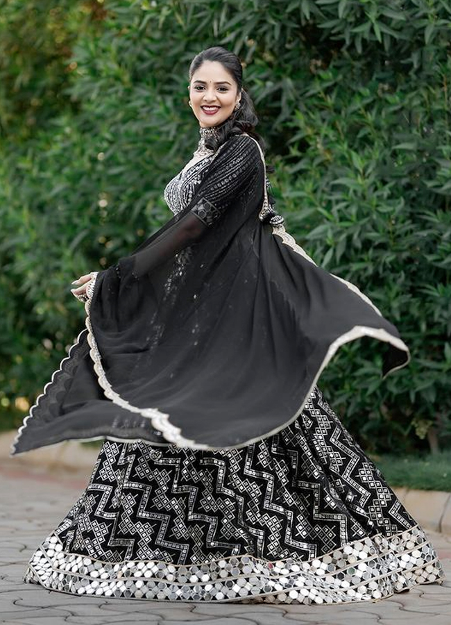  Sreemukhi Beautiful Black Dress Looks Stunning  - Sakshi8