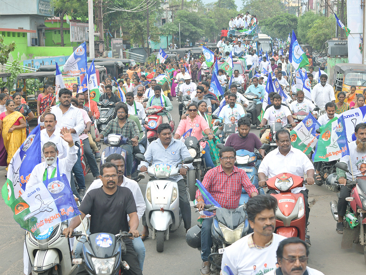 YSRCP Samajika Sadhikara Bus Yatra Photos - Sakshi13