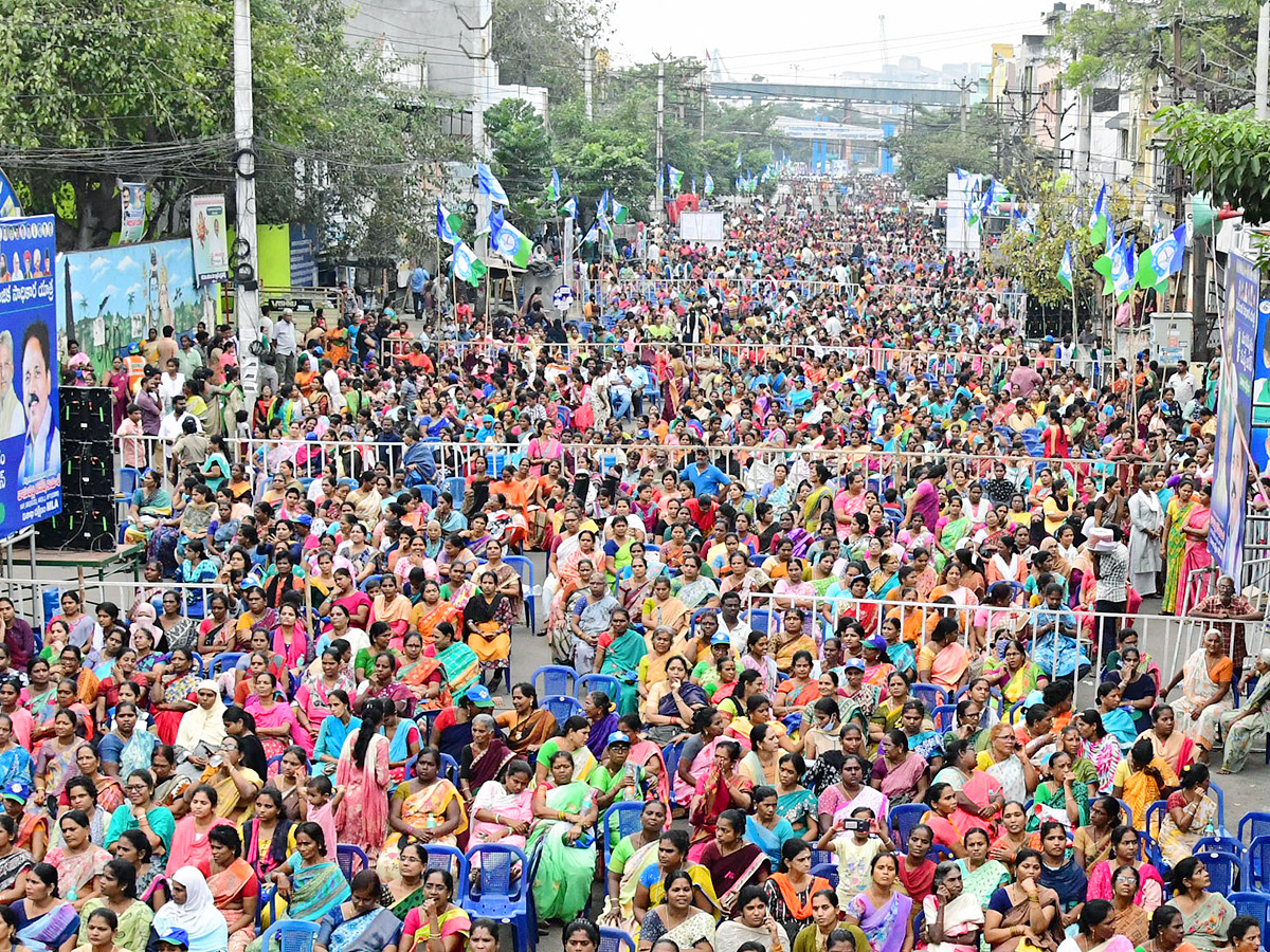 YSRCP Samajika Sadhikara Bus Yatra Photos - Sakshi2