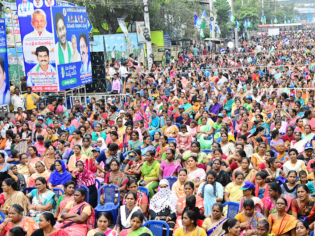 YSRCP Samajika Sadhikara Bus Yatra Photos - Sakshi4