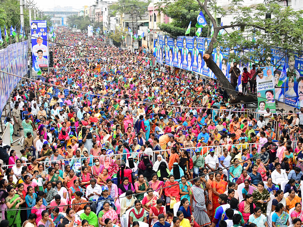 YSRCP Samajika Sadhikara Bus Yatra Photos - Sakshi5