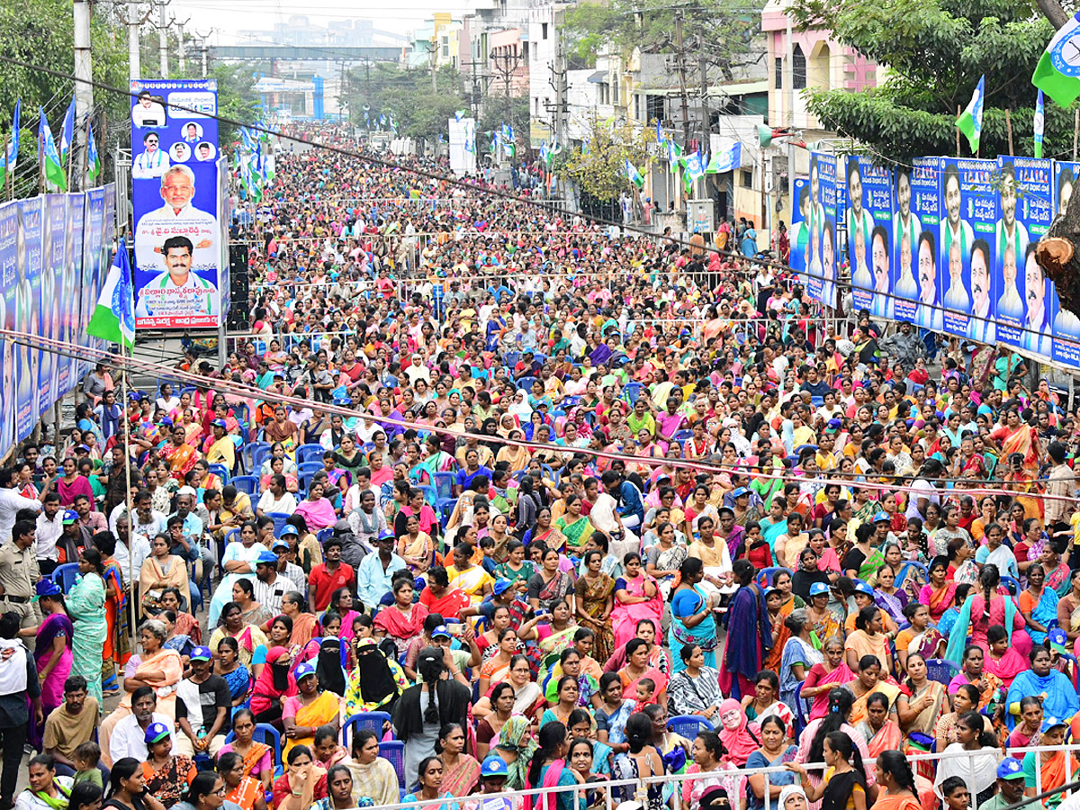 YSRCP Samajika Sadhikara Bus Yatra Photos - Sakshi7