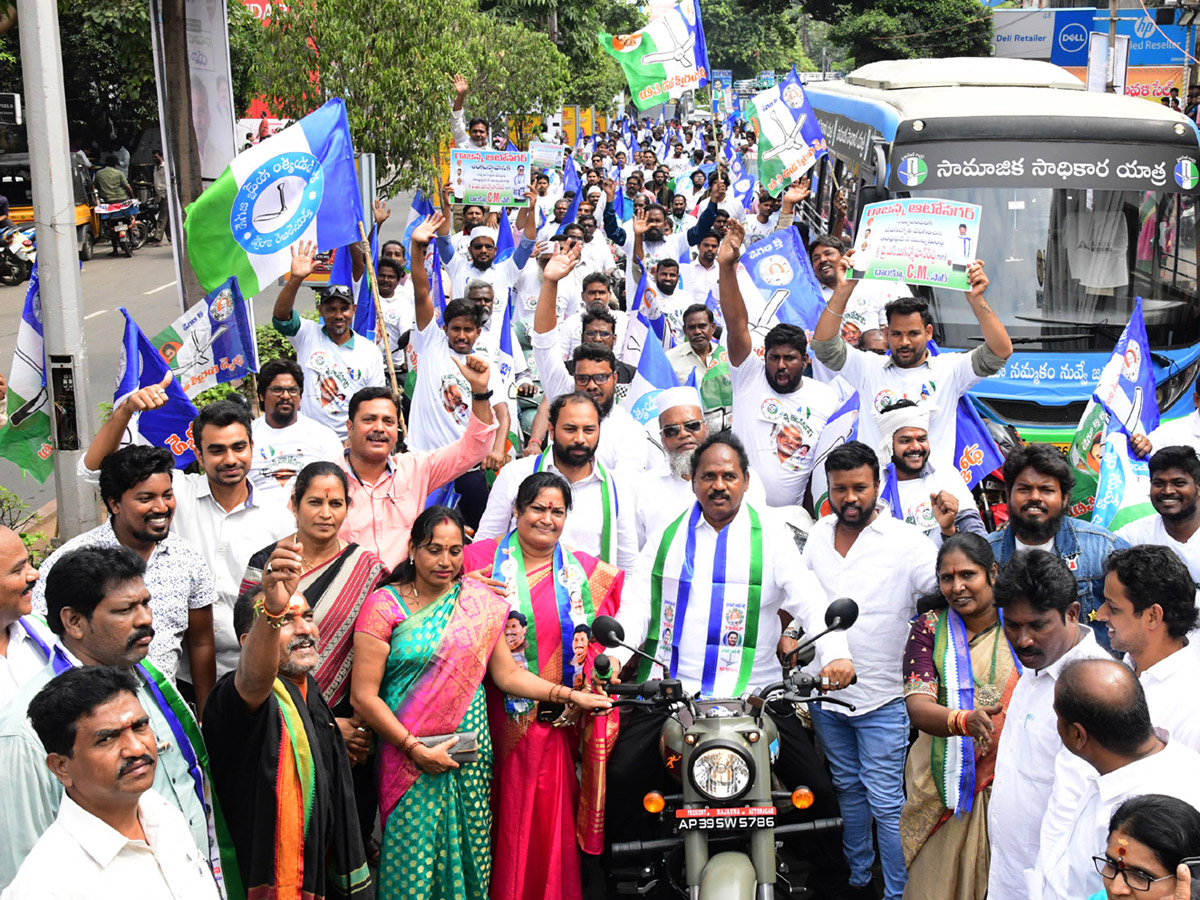 YSRCP Samajika Sadhikara Bus Yatra Photos - Sakshi17