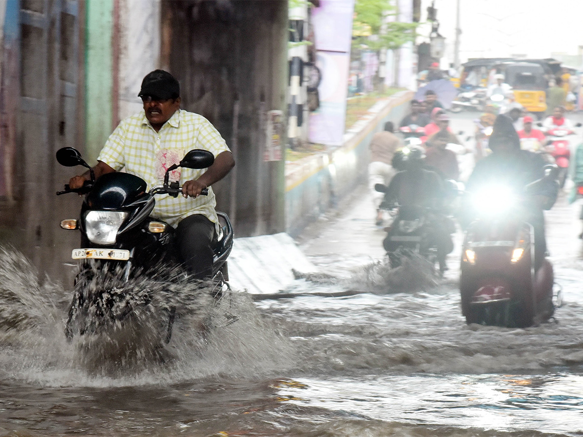 Heavy rains in Nellore District Photos - Sakshi3