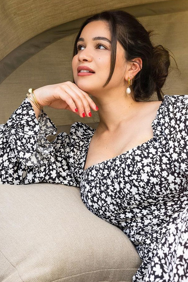 Sara Tendulkar Looks Stunning Photos - Sakshi17