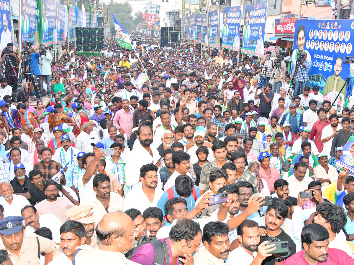 YSRCP Samajika Sadhikara Bus Yatra Photos - Sakshi18