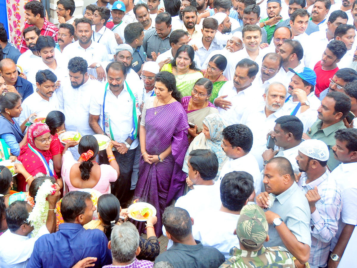 YSRCP Samajika Sadhikara Bus Yatra Photos - Sakshi3