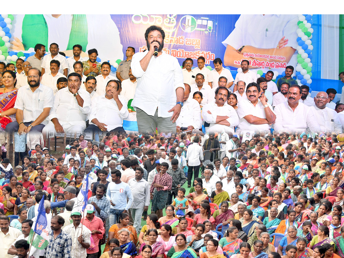 YSRCP Samajika Sadhikara Bus Yatra Photos - Sakshi1