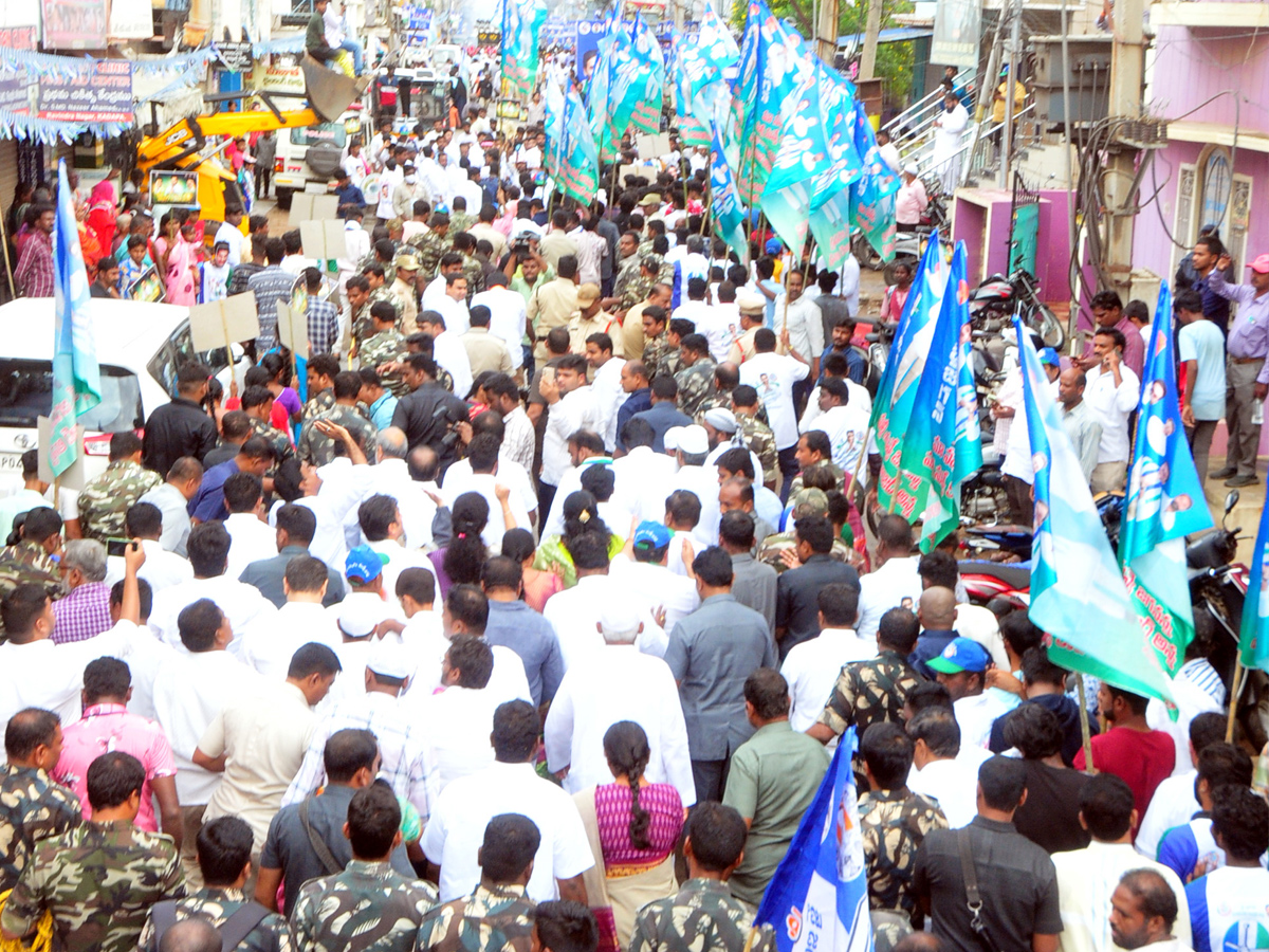 YSRCP Samajika Sadhikara Bus Yatra Photos - Sakshi4