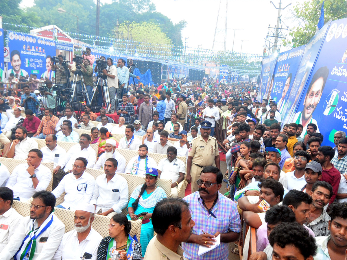 YSRCP Samajika Sadhikara Bus Yatra Photos - Sakshi7