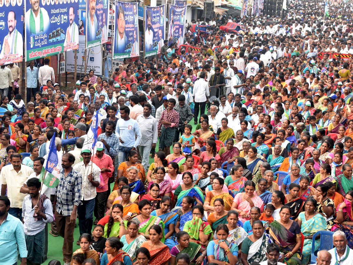 YSRCP Samajika Sadhikara Bus Yatra Photos - Sakshi9