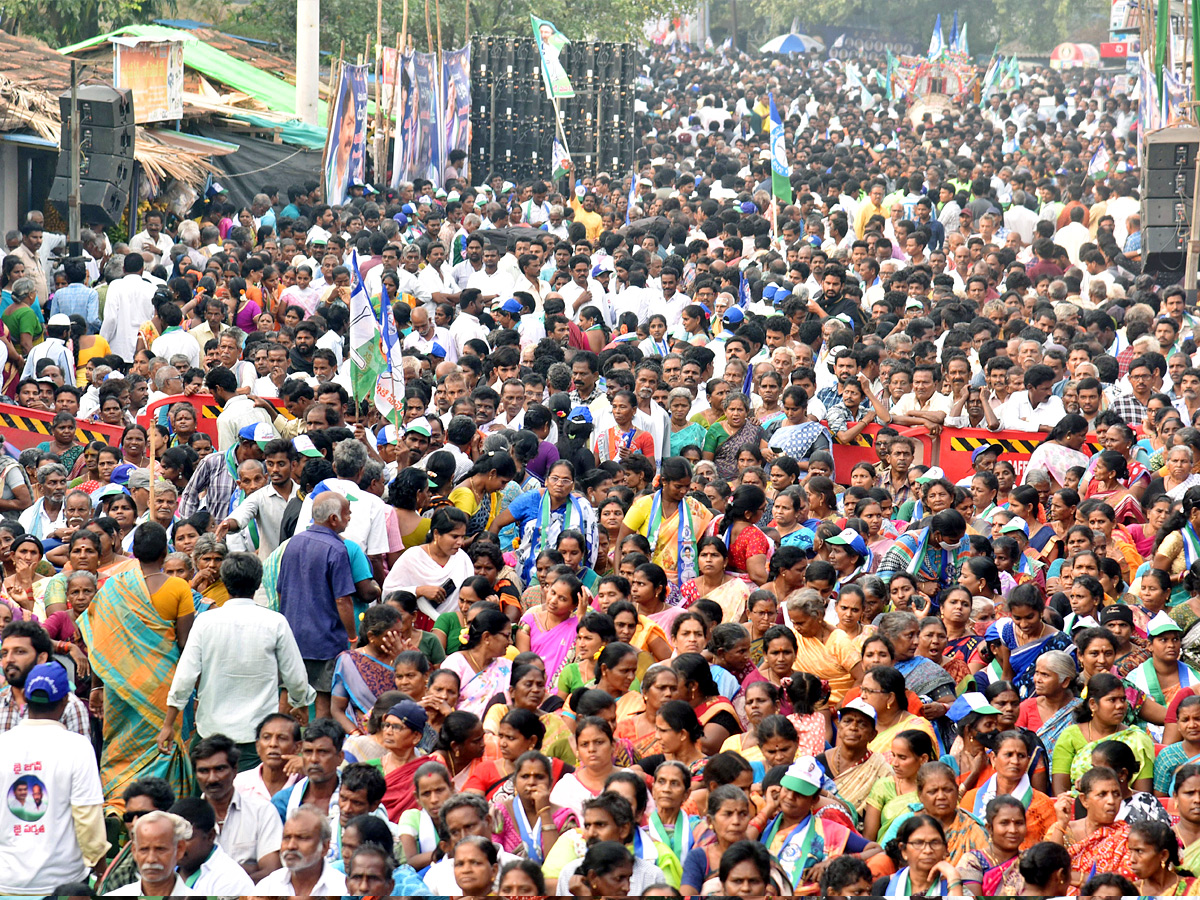 YSRCP Samajika Sadhikara Bus Yatra Photos - Sakshi10