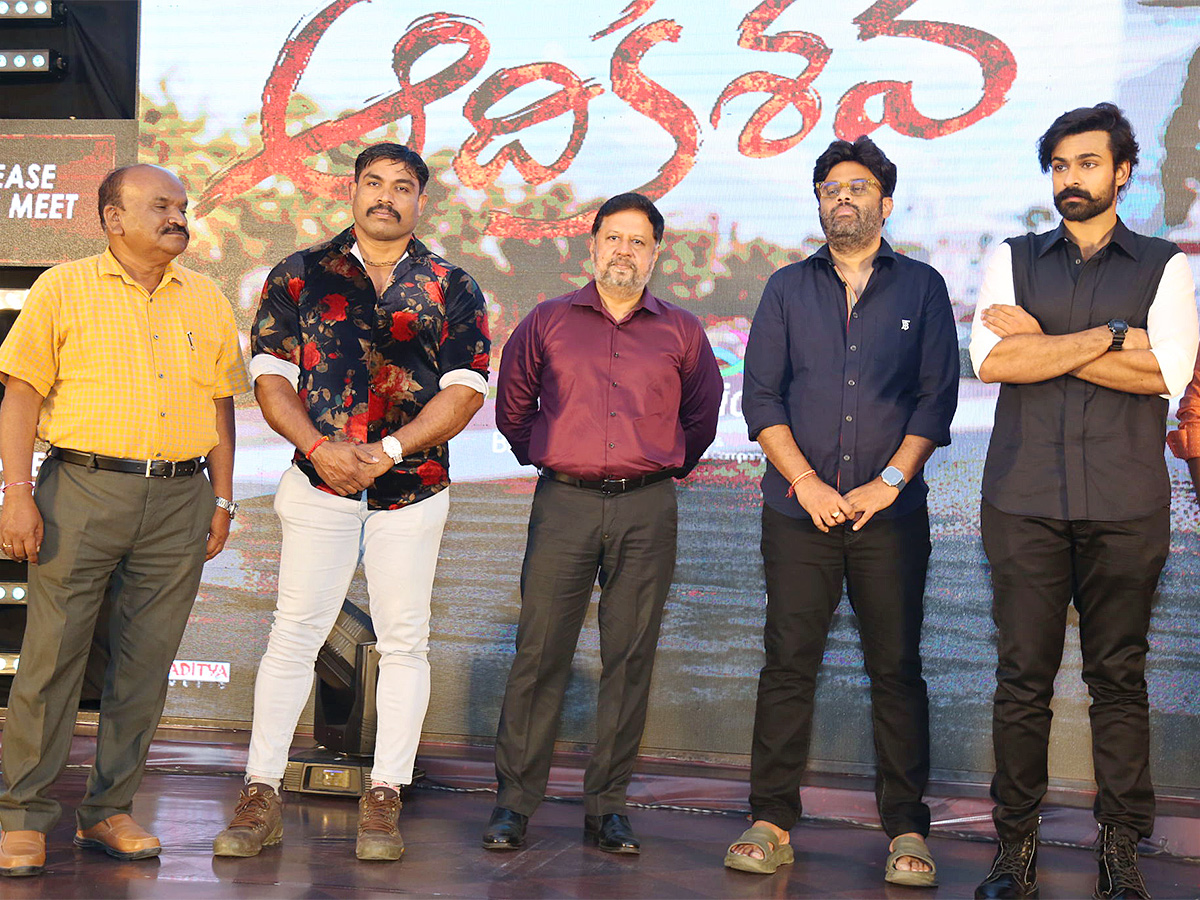 Panja Vaisshnav Tej Aadikeshava Movie Pre Release Event Pics - Sakshi17