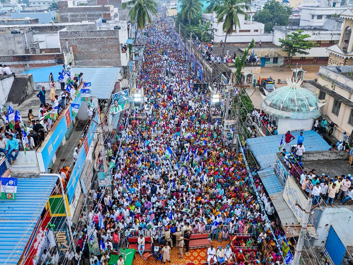 YSRCP Samajika Sadhikara Bus Yatra Photos - Sakshi3