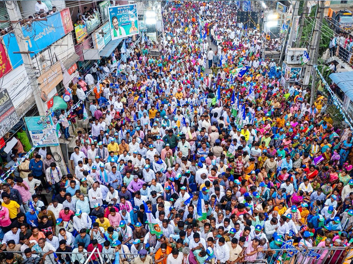 YSRCP Samajika Sadhikara Bus Yatra Photos - Sakshi4