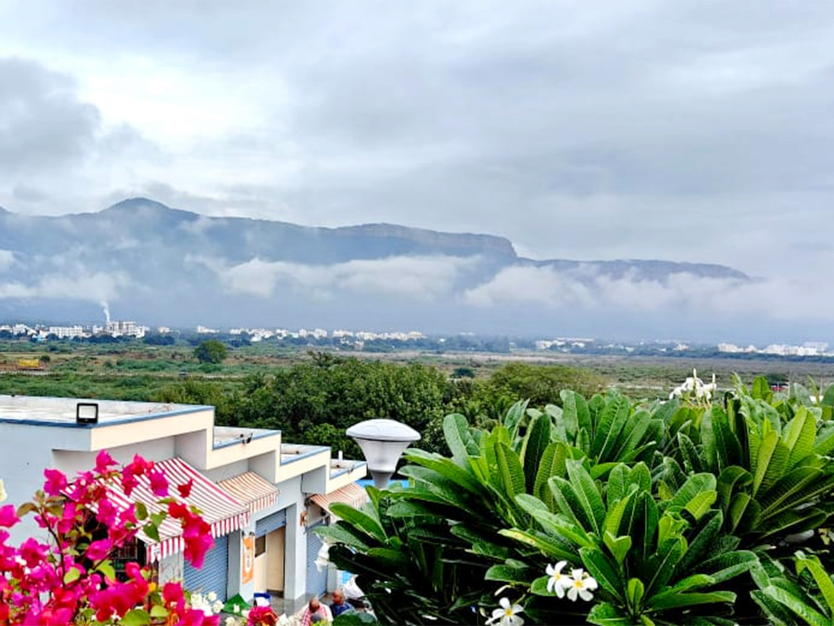 Tirumala Tirupati Temple Today Heavy Fog Photos - Sakshi5