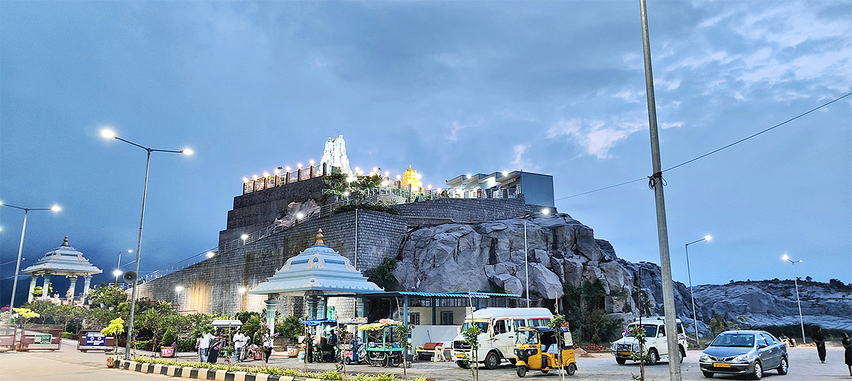 Tirumala Tirupati Temple Today Heavy Fog Photos - Sakshi6