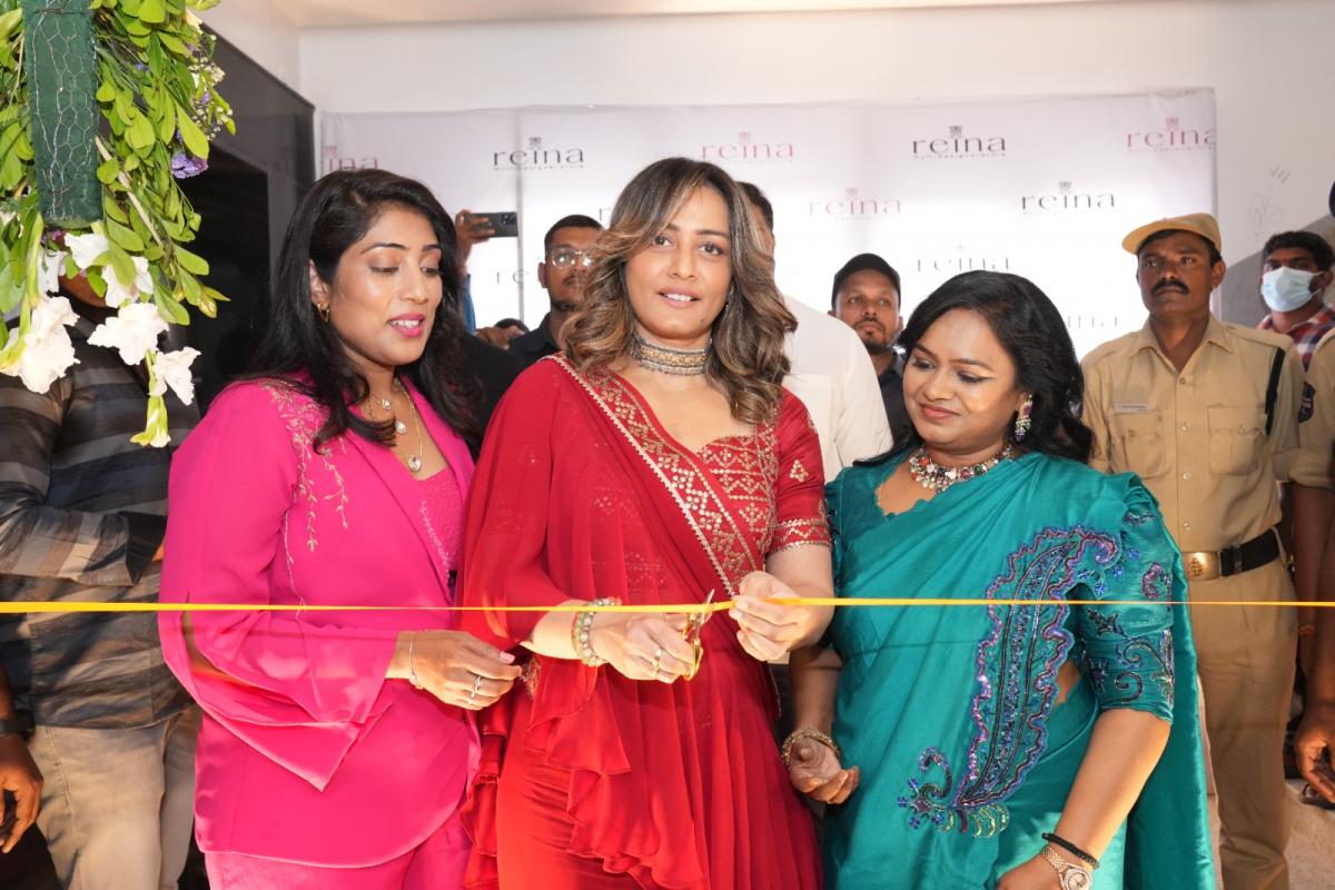 Namrata Shirodkar Inaugurates Reina Multi Designer Store HD Photo Gallery - Sakshi3