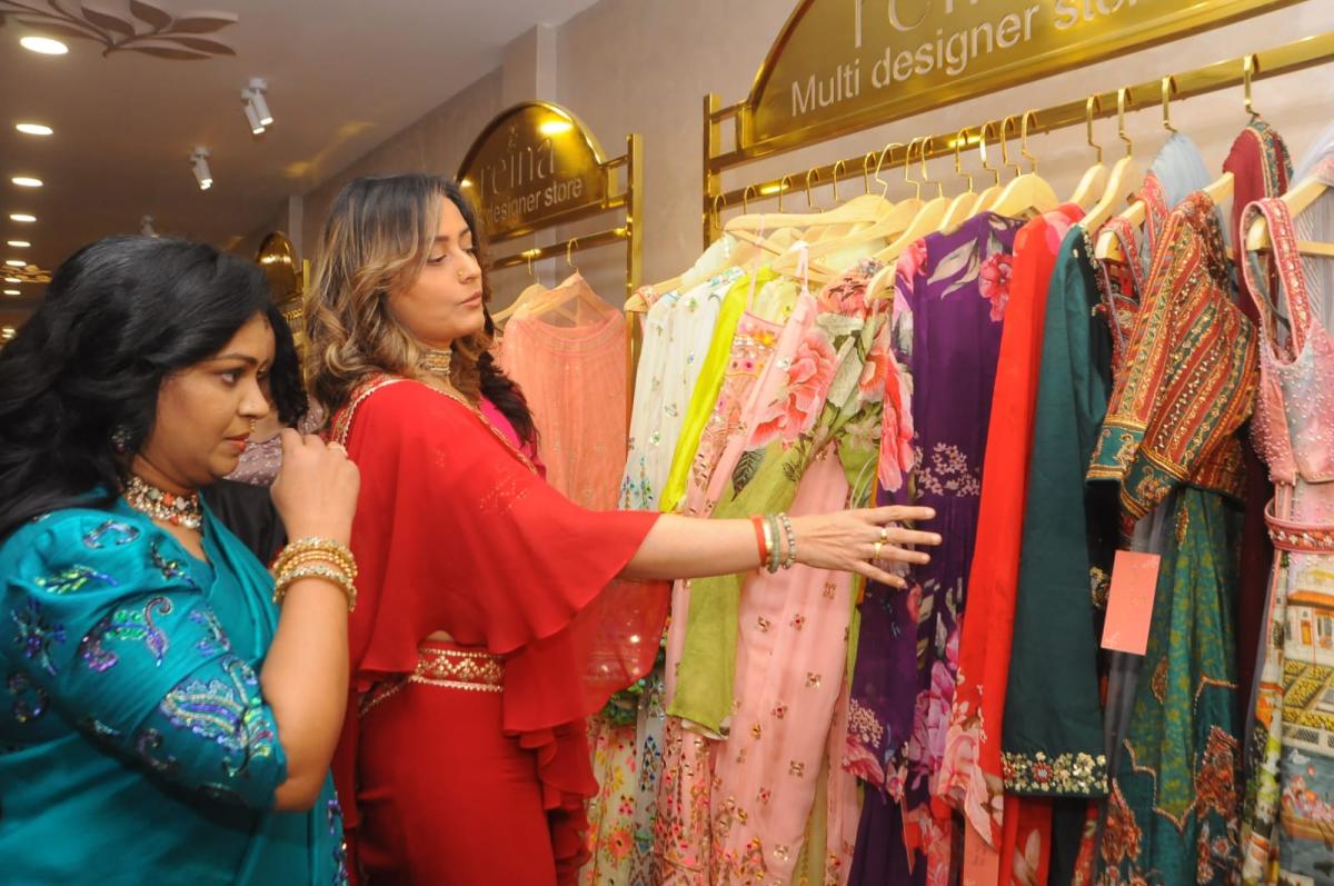 Namrata Shirodkar Inaugurates Reina Multi Designer Store HD Photo Gallery - Sakshi6