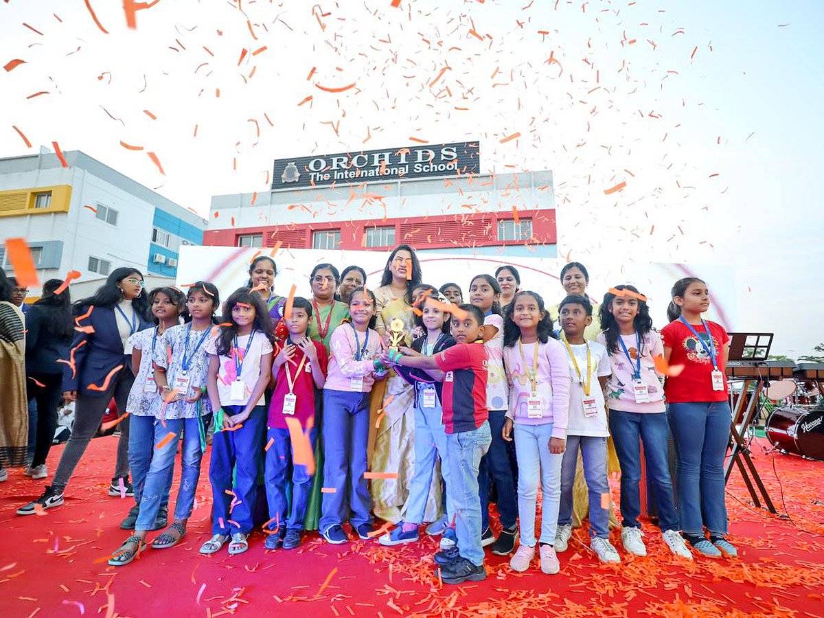 Geeta Madhuri chatted with students at Orchids International School PHotos - Sakshi3