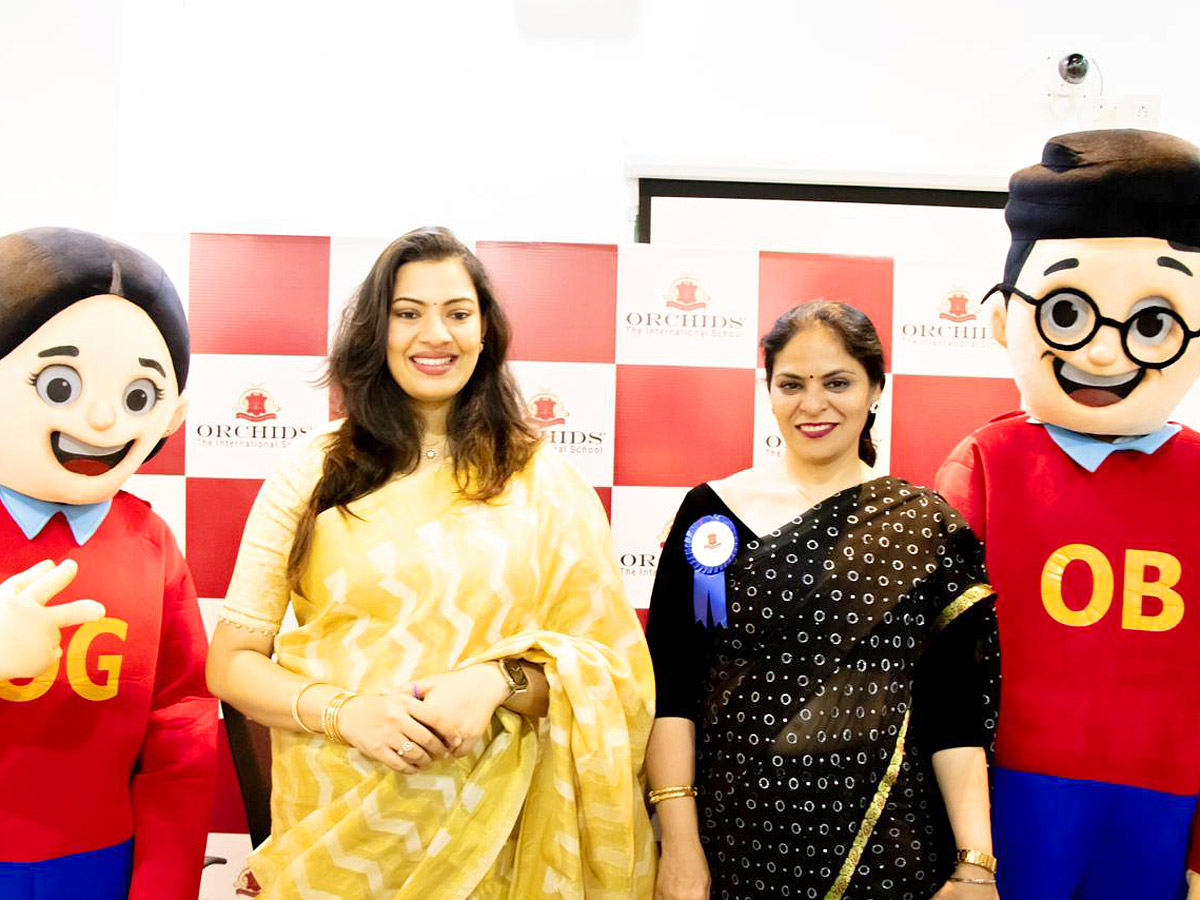 Geeta Madhuri chatted with students at Orchids International School PHotos - Sakshi6