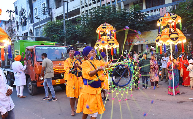 NAGAR KIRTAN On Occasion Of 554th Birthday Celebration Of Sri Guru Nanak Jayanti Photos - Sakshi5