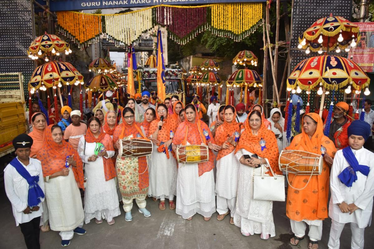 NAGAR KIRTAN On Occasion Of 554th Birthday Celebration Of Sri Guru Nanak Jayanti Photos - Sakshi21