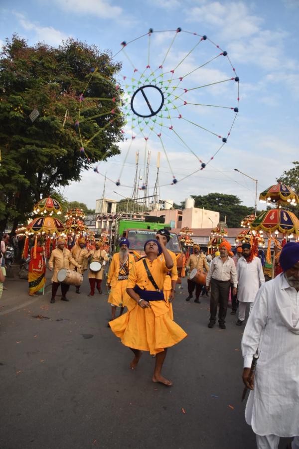 NAGAR KIRTAN On Occasion Of 554th Birthday Celebration Of Sri Guru Nanak Jayanti Photos - Sakshi28