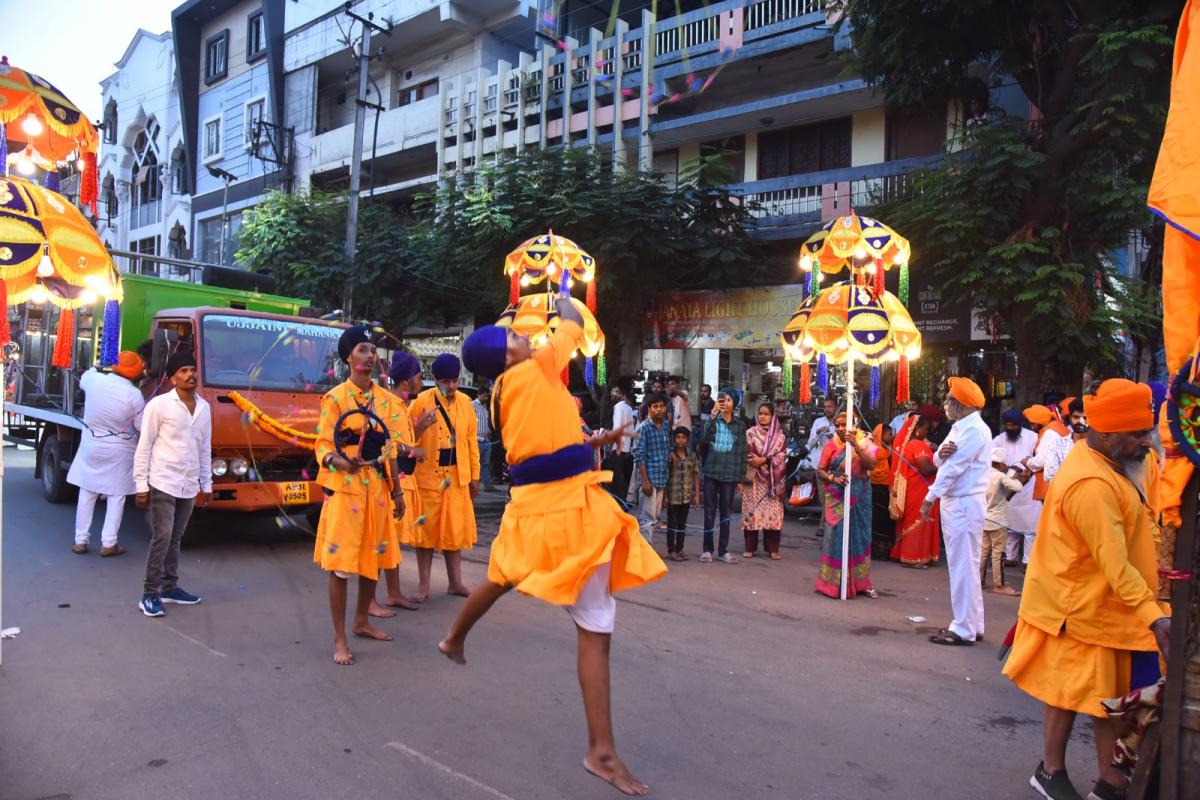 NAGAR KIRTAN On Occasion Of 554th Birthday Celebration Of Sri Guru Nanak Jayanti Photos - Sakshi34