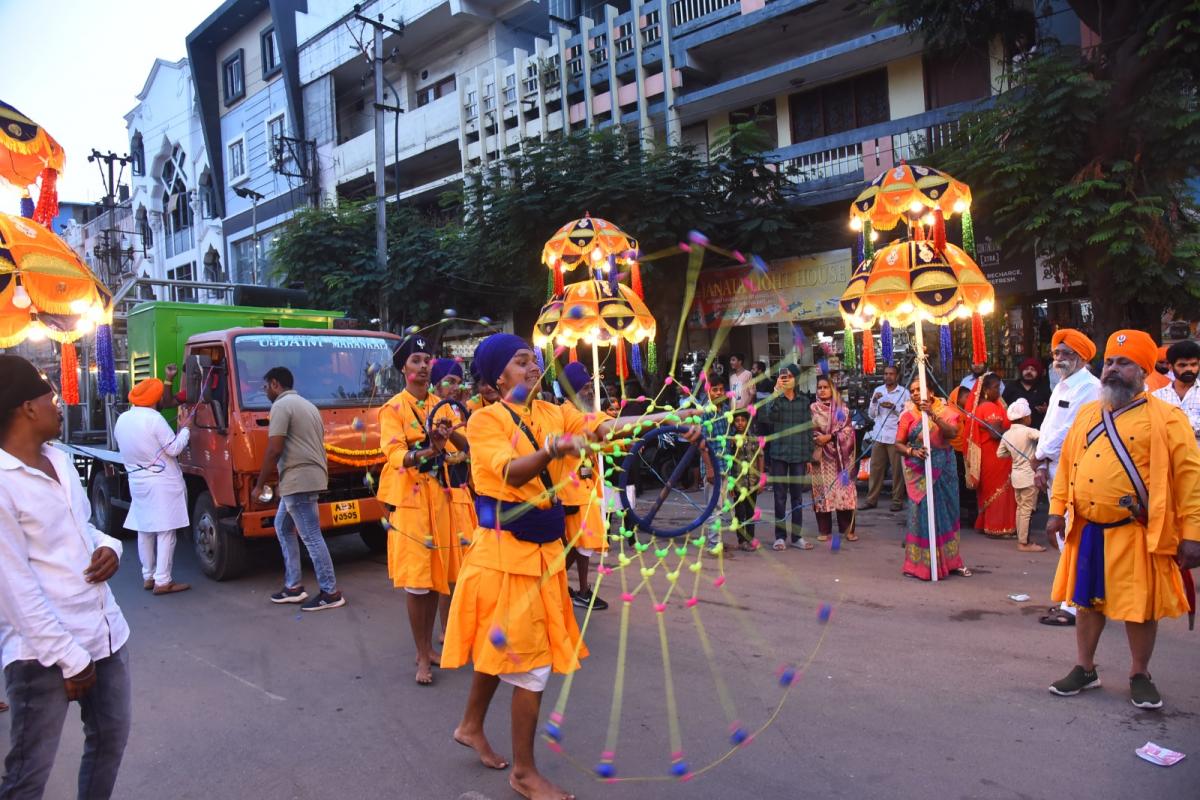 NAGAR KIRTAN On Occasion Of 554th Birthday Celebration Of Sri Guru Nanak Jayanti Photos - Sakshi39