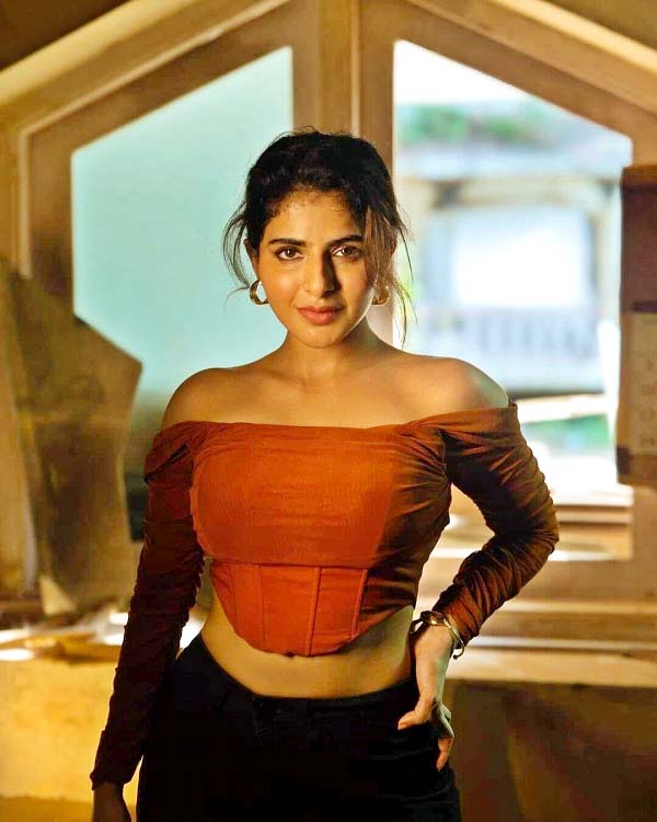 Indian Actress Iswarya Menon HD Photo Gallery - Sakshi10