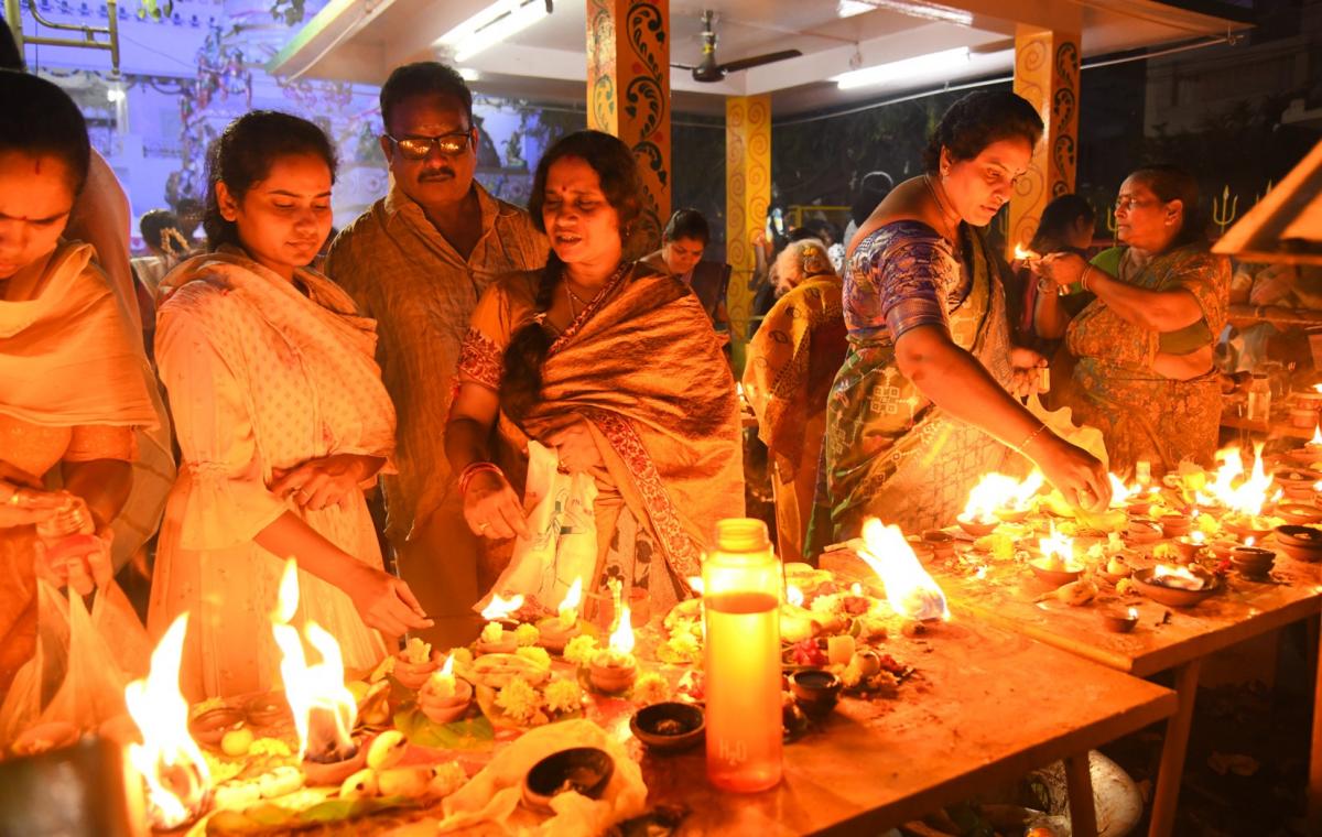 Karthika Pournami Celebrations In Andhra Pradesh And Telangana Photos - Sakshi1