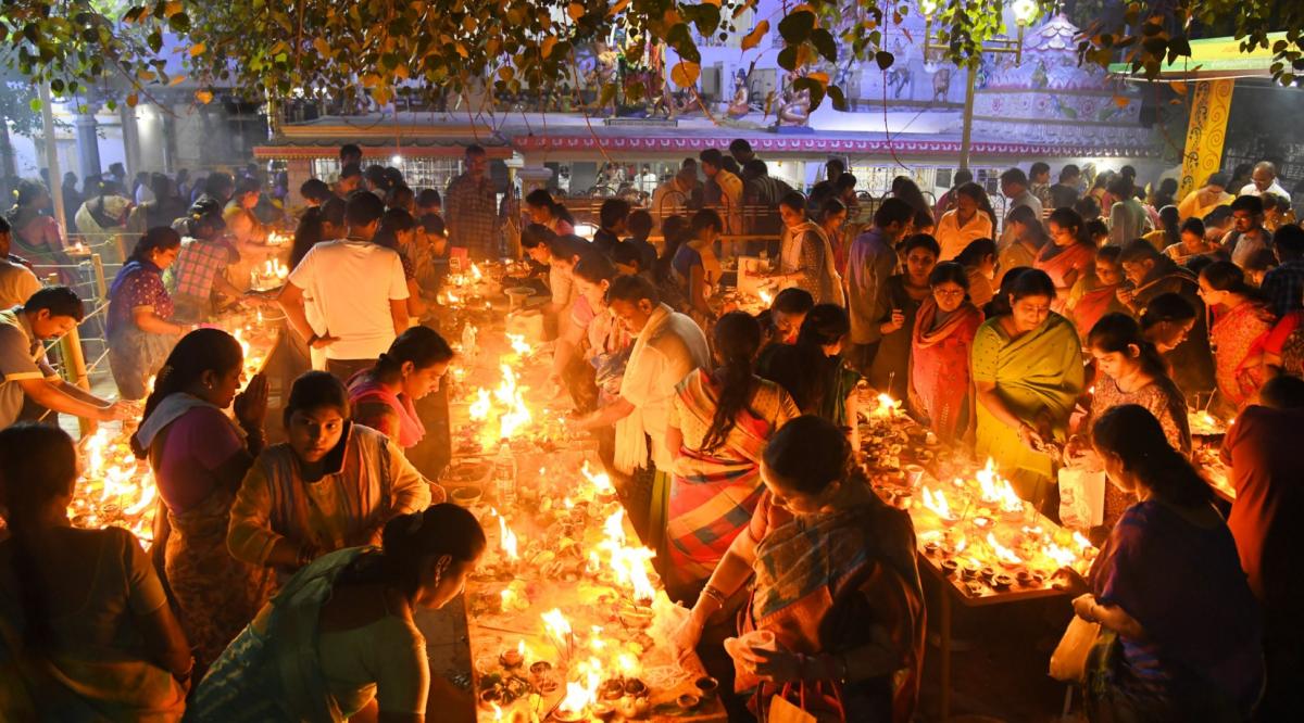 Karthika Pournami Celebrations In Andhra Pradesh And Telangana Photos - Sakshi4